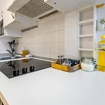 Free Parking - Adm Warm Spacious In Center, Coffee, Ac, Wifi