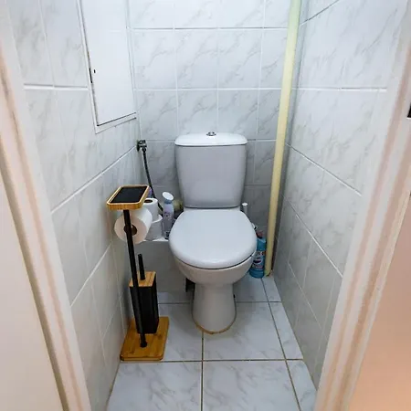 Free Parking - Adm Warm Spacious In Center, Coffee, Ac, Wifi *