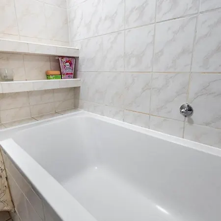 Free Parking - Adm Warm Spacious In Center, Coffee, Ac, Wifi *