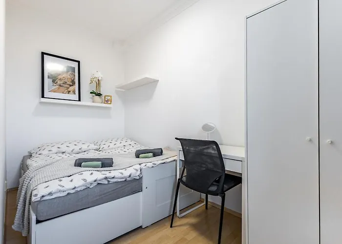 Апартаменты Free Parking - Adm Warm Spacious In Center, Coffee, Ac, Wifi Братислава