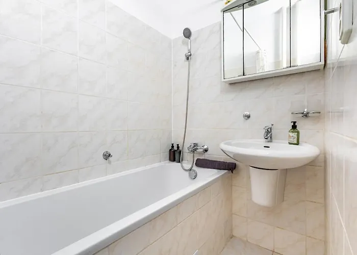 Апартаменты Free Parking - Adm Warm Spacious In Center, Coffee, Ac, Wifi *