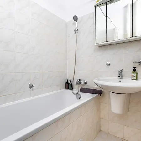 Appartement Free Parking - Adm Warm Spacious In Center, Coffee, Ac, Wifi *