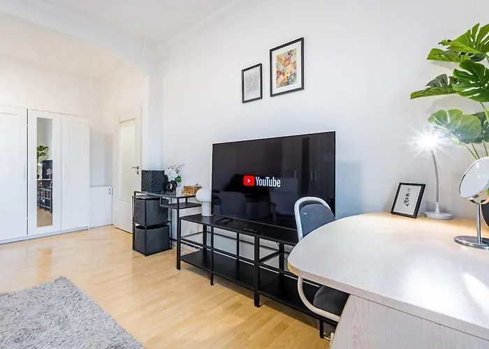 Free Parking - Adm Warm Spacious In Center, Coffee, Ac, Wifi * براتسيلافا
